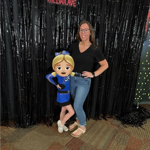 Meet your Posher, Stephanie - Picture 1 of 2